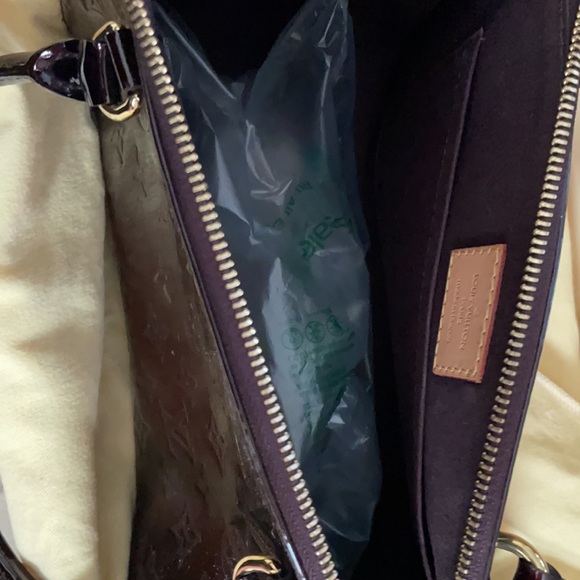 Louis Vuitton Handbag - Picture 3 of 4